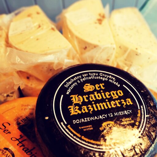 lokalne i naturalne sery z tradycyjnej Serowarni Sery Ślesińskie do kupienia w Toruniu w Spiżarni Wędlin Toruń